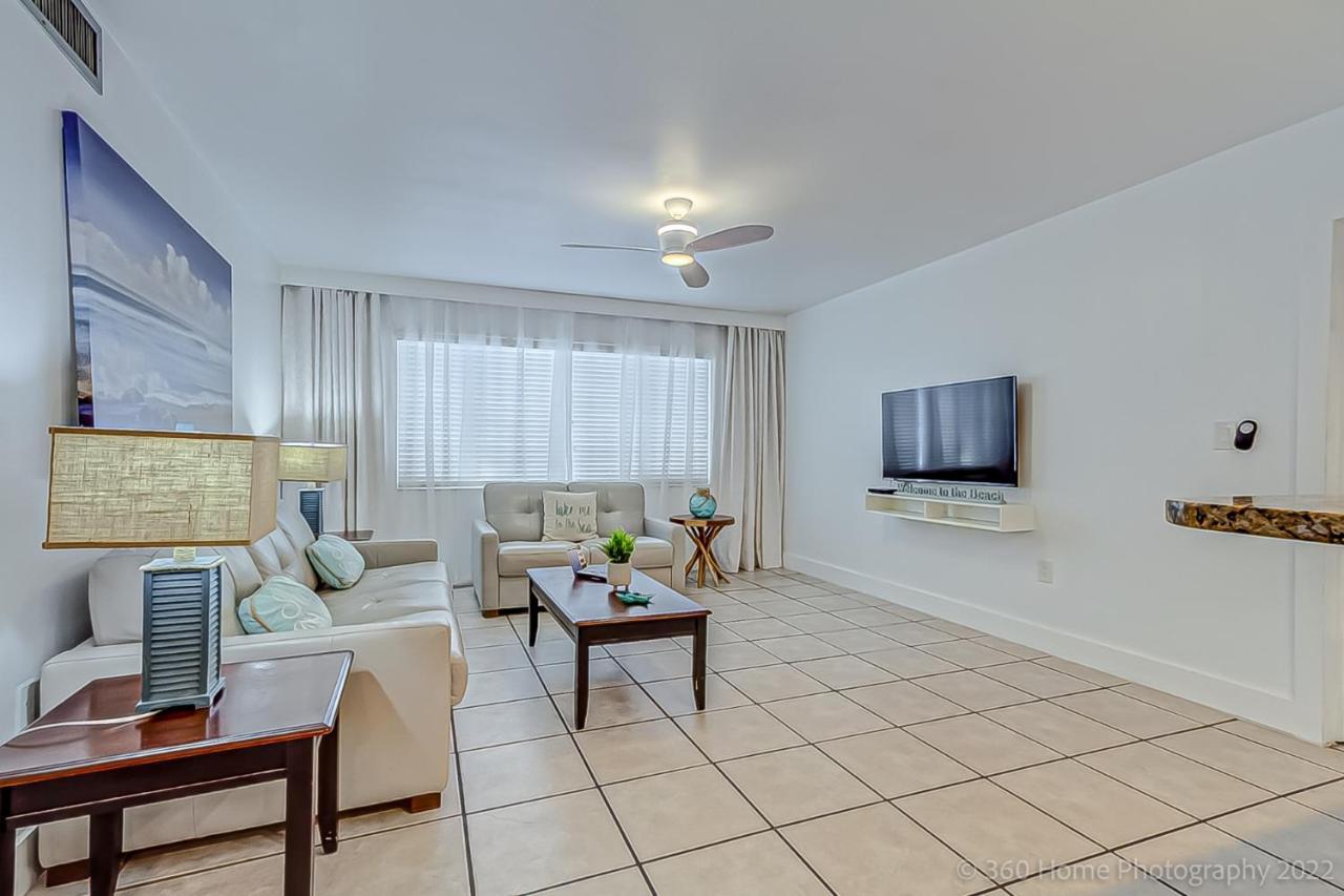 Twins Inn & Apartments Сейнт Пийт Бийч Екстериор снимка