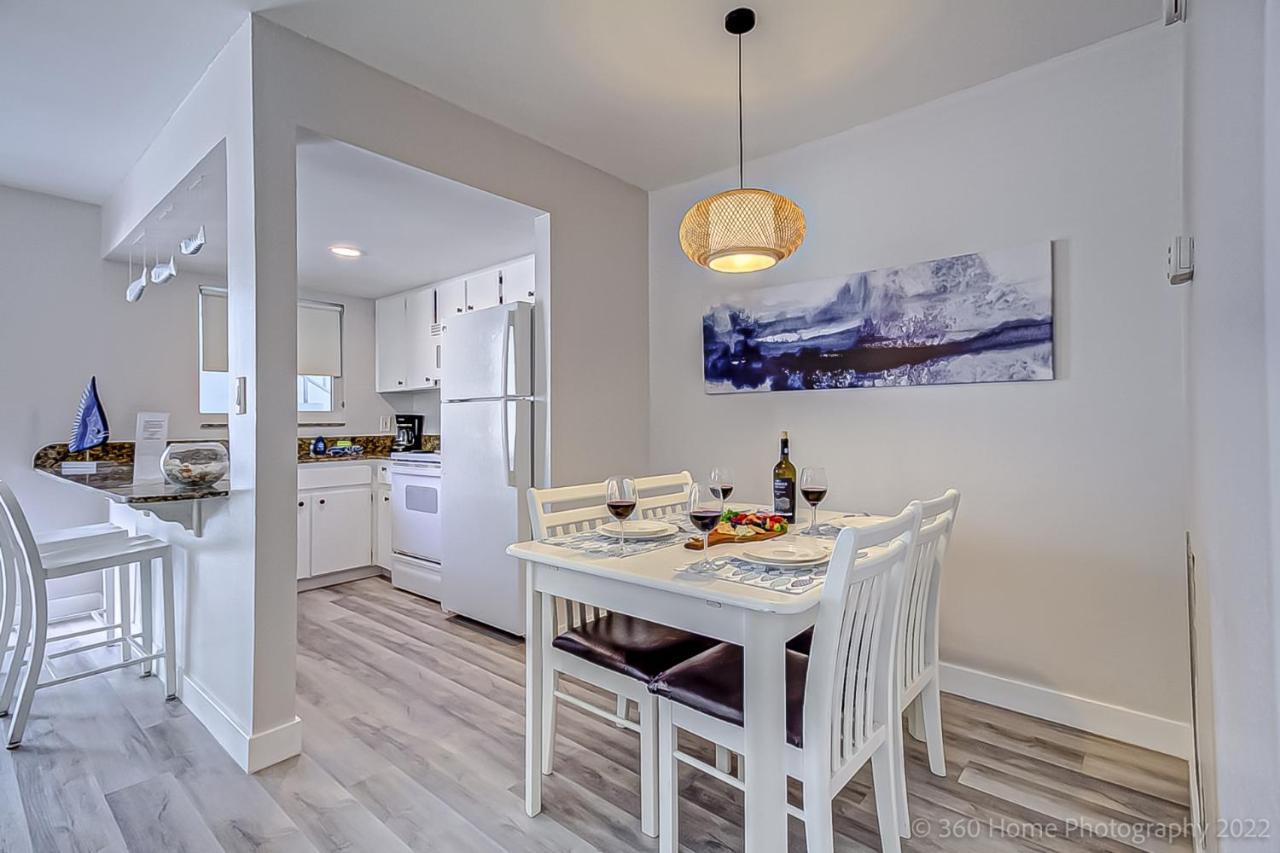 Twins Inn & Apartments Сейнт Пийт Бийч Екстериор снимка