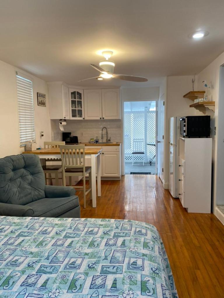 Twins Inn & Apartments Сейнт Пийт Бийч Екстериор снимка
