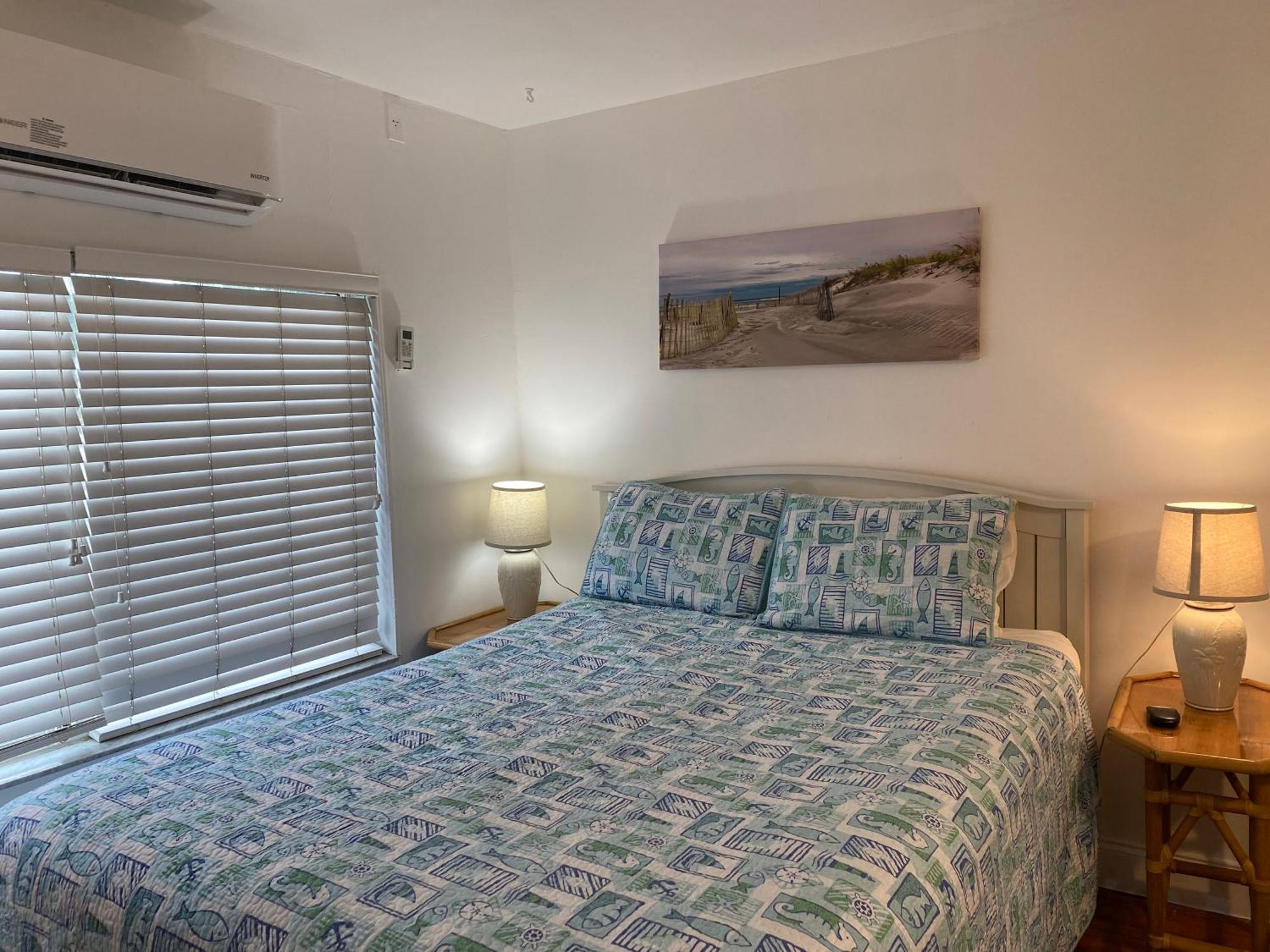 Twins Inn & Apartments Сейнт Пийт Бийч Екстериор снимка